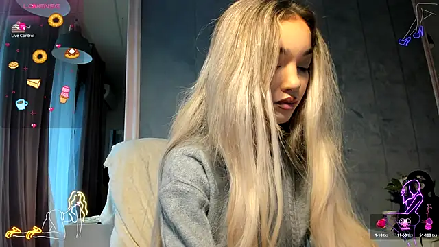 Snapshot of Sassy_Teen chatting on 11.06.25 Sassy Teen online show from 11.06.25