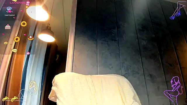 Snapshot of Sassy_Teen chatting on 11.08.25 Sassy Teen online show from 11.08.25