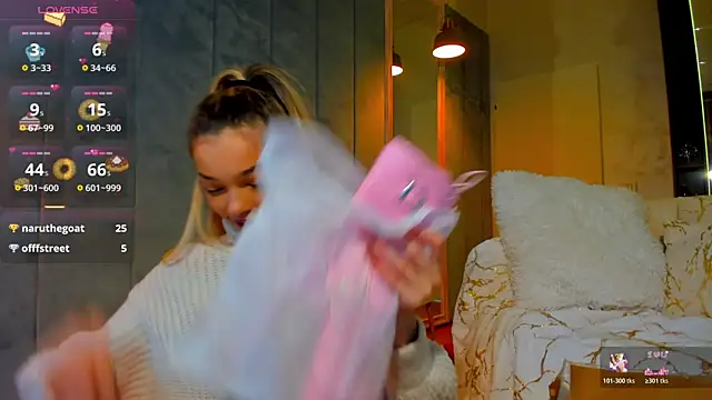 Snapshot of Sassy_Teen chatting on 11.27.25 Sassy Teen online show from 11.27.25