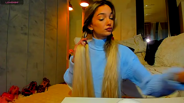 Snapshot of Sassy_Teen chatting on 11.29.25 Sassy Teen online show from 11.29.25