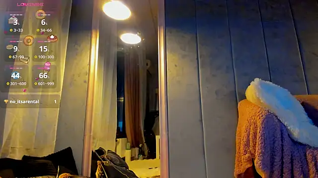 Snapshot of Sassy_Teen chatting on 12.15.25 Sassy Teen online show from 12.15.25