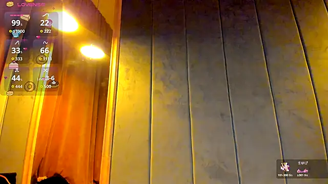 Snapshot of Sassy_Teen chatting on 12.22.25 Sassy Teen online show from 12.22.25