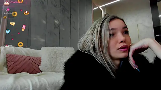 Snapshot of Sassy_Teen chatting on 01.17.26 Sassy Teen online show from 01.17.26