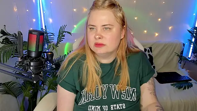 Akemi BBW online show from 01.17.25