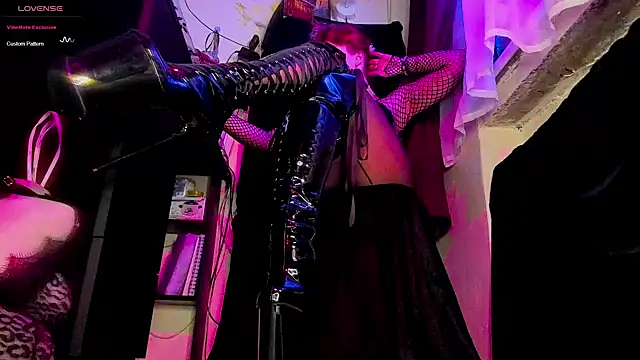 Snapshot of astarrot chatting on 02.18.25 astarrot online show from 02.18.25