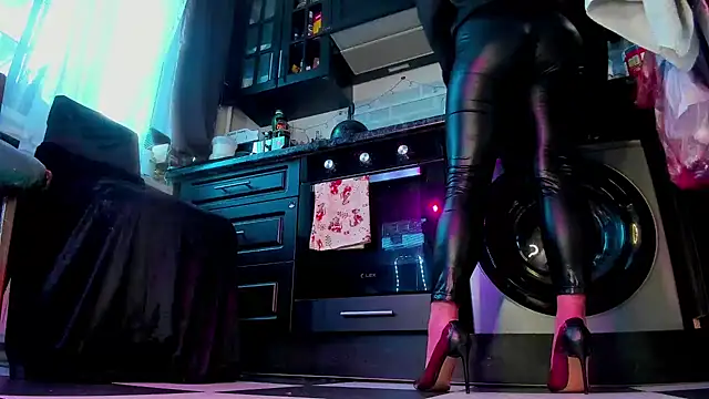 Snapshot of astarrot chatting on 03.04.25 astarrot online show from 03.04.25