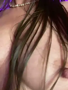 Snapshot of karrola chatting on 01.30.25 karrola online show from 01.30.25