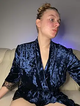 freiiaflower online show from 10.17.25