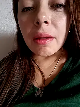 Snapshot of seherlatin chatting on 10.26.25 seherlatin online show from 10.26.25