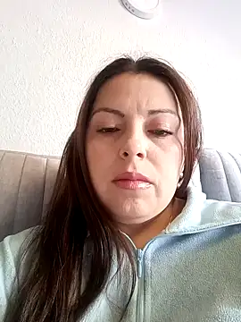 Snapshot of seherlatin chatting on 10.30.25 seherlatin online show from 10.30.25