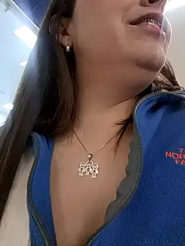 Snapshot of seherlatin chatting on 11.24.25 seherlatin online show from 11.24.25