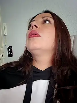 Snapshot of seherlatin chatting on 11.29.25 seherlatin online show from 11.29.25