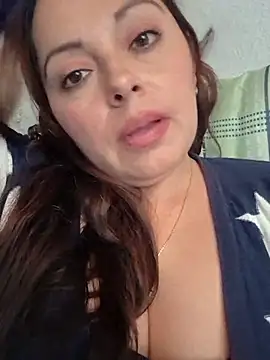 Snapshot of seherlatin chatting on 12.18.25 seherlatin online show from 12.18.25