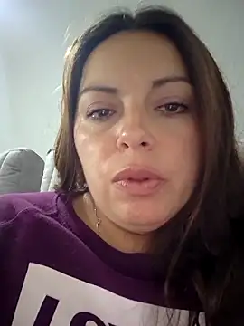 Snapshot of seherlatin chatting on 12.23.25 seherlatin online show from 12.23.25