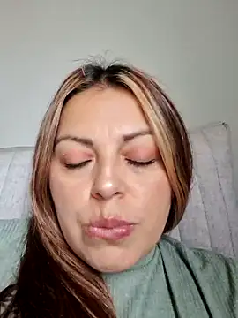 Snapshot of seherlatin chatting on 06.29.26 seherlatin online show from 06.29.26