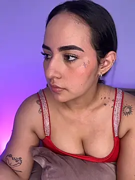 Snapshot of anniesweet02 chatting on 11.10.25 anniesweet02 online show from 11.10.25