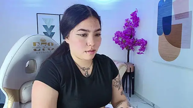 Snapshot of Isa_reel chatting on 04.24.26 Isa reel online show from 04.24.26