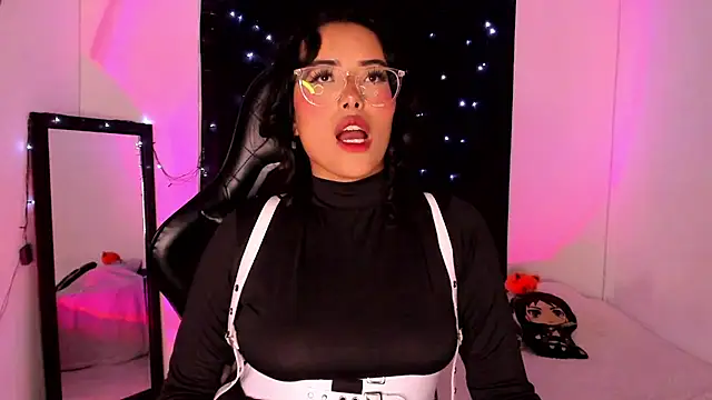 Snapshot of willow_poisson chatting on 01.13.25 willow poisson online show from 01.13.25