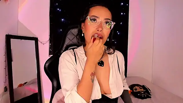 Snapshot of willow_poisson chatting on 01.27.25 willow poisson online show from 01.27.25