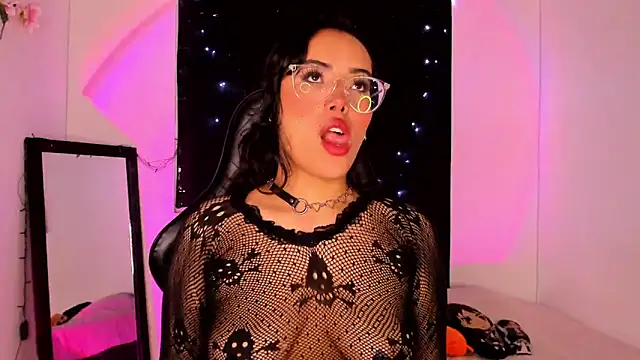 Snapshot of willow_poisson chatting on 01.30.25 willow poisson online show from 01.30.25