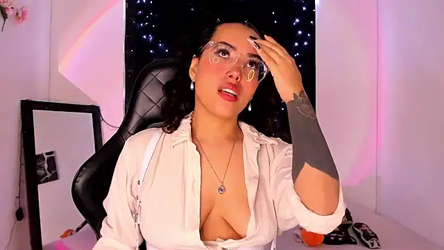 Snapshot of willow_poisson chatting on 02.11.25 willow poisson online show from 02.11.25