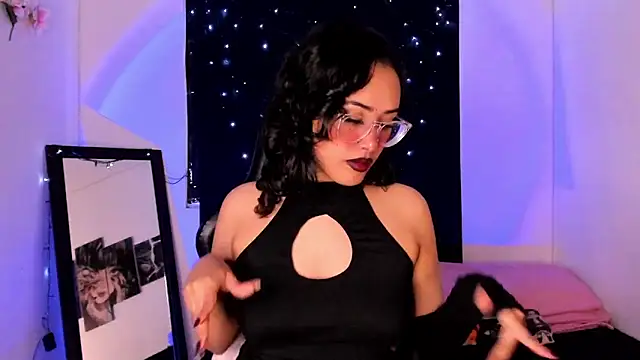 Snapshot of willow_poisson chatting on 03.18.25 willow poisson online show from 03.18.25