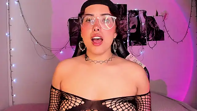 Snapshot of willow_poisson chatting on 09.26.25 willow poisson online show from 09.26.25