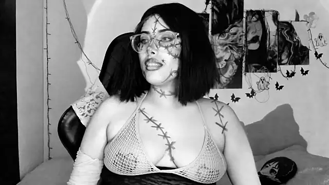 Snapshot of willow_poisson chatting on 10.18.25 willow poisson online show from 10.18.25