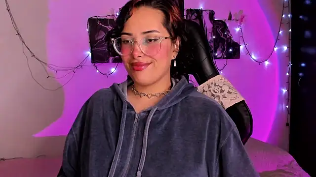 Snapshot of willow_poisson chatting on 11.10.25 willow poisson online show from 11.10.25