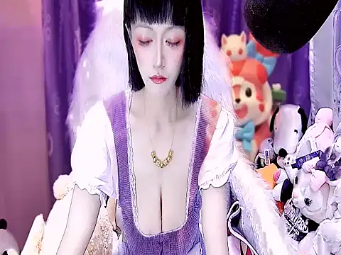 Snapshot of kumamon- chatting on 12.19.25 kumamon- online show from 12.19.25