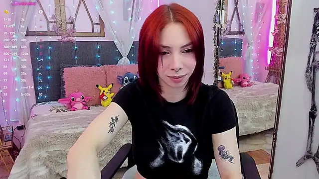 Snapshot of laura_olssen chatting on 11.17.25 laura olssen online show from 11.17.25