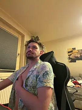 Snapshot of Shaiiboy chatting on 02.26.26 Shaiiboy online show from 02.26.26