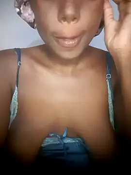 Snapshot of Saggy_boobs chatting on 12.15.24 Saggy boobs online show from 12.15.24