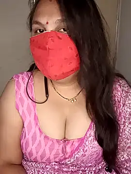Snapshot of Love-priya chatting on 12.25.24 Love-priya online show from 12.25.24