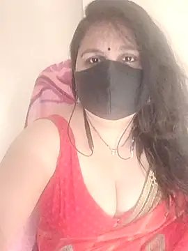 Snapshot of Love-priya chatting on 10.10.25 Love-priya online show from 10.10.25