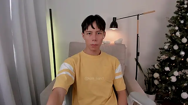 Snapshot of kim_lian21 chatting on 12.17.25 kim lian21 online show from 12.17.25