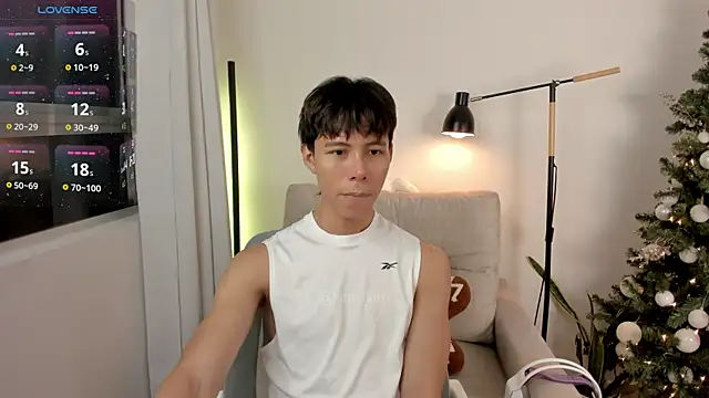 Snapshot of kim_lian21 chatting on 12.19.25 kim lian21 online show from 12.19.25