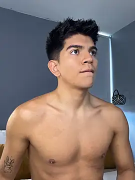 santiago 01 online show from 10.05.25