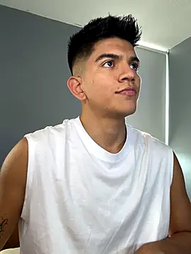 santiago 01 online show from 10.17.25