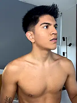 santiago 01 online show from 12.04.25