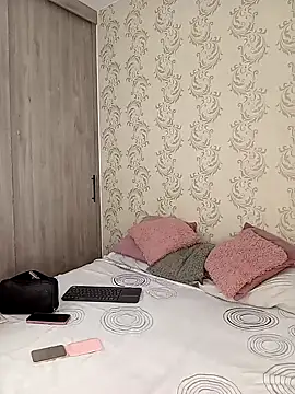 Snapshot of Bella_Fior chatting on 12.20.25 Bella Fior online show from 12.20.25