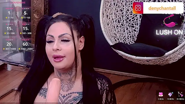 Snapshot of DeniSalome chatting on 12.22.24 DeniSalome online show from 12.22.24