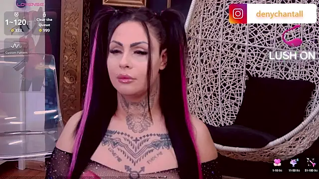 Snapshot of DeniSalome chatting on 01.11.25 DeniSalome online show from 01.11.25