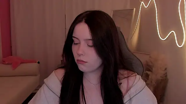 CoralineKeyns online show from 02.05.26