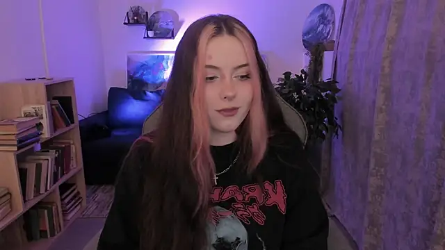 CoralineKeyns online show from 07.04.26