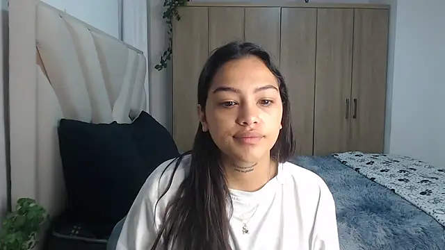 Snapshot of fairylatin222 chatting on 03.17.25 fairylatin222 online show from 03.17.25