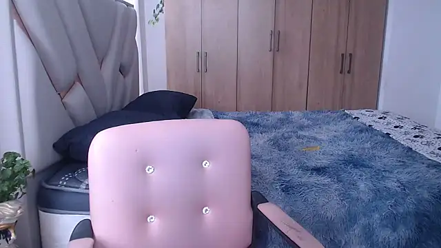 Snapshot of fairylatin222 chatting on 03.17.25 fairylatin222 online show from 03.17.25