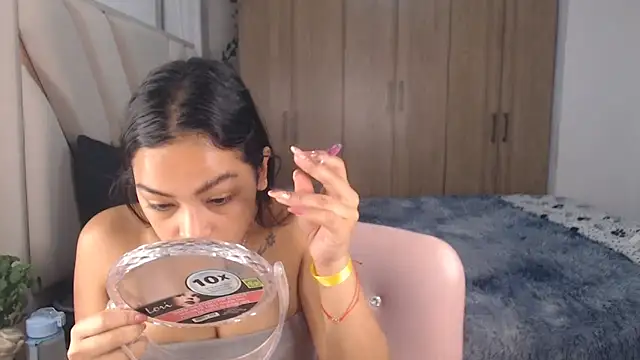 Snapshot of fairylatin222 chatting on 03.18.25 fairylatin222 online show from 03.18.25