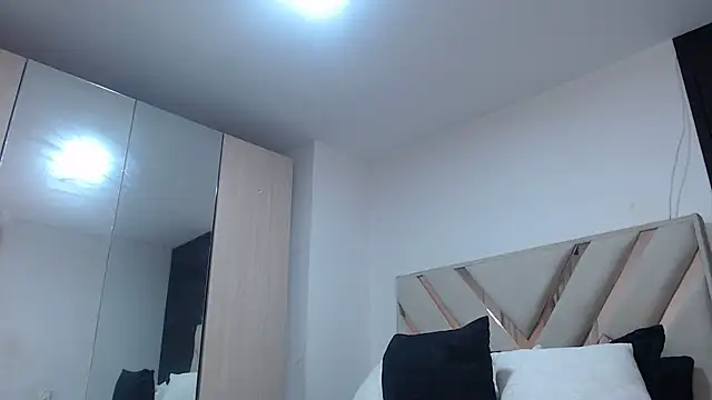 Snapshot of fairylatin222 chatting on 10.20.25 fairylatin222 online show from 10.20.25