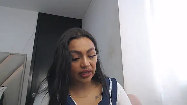 Snapshot of fairylatin222 chatting on 10.31.25 fairylatin222 online show from 10.31.25